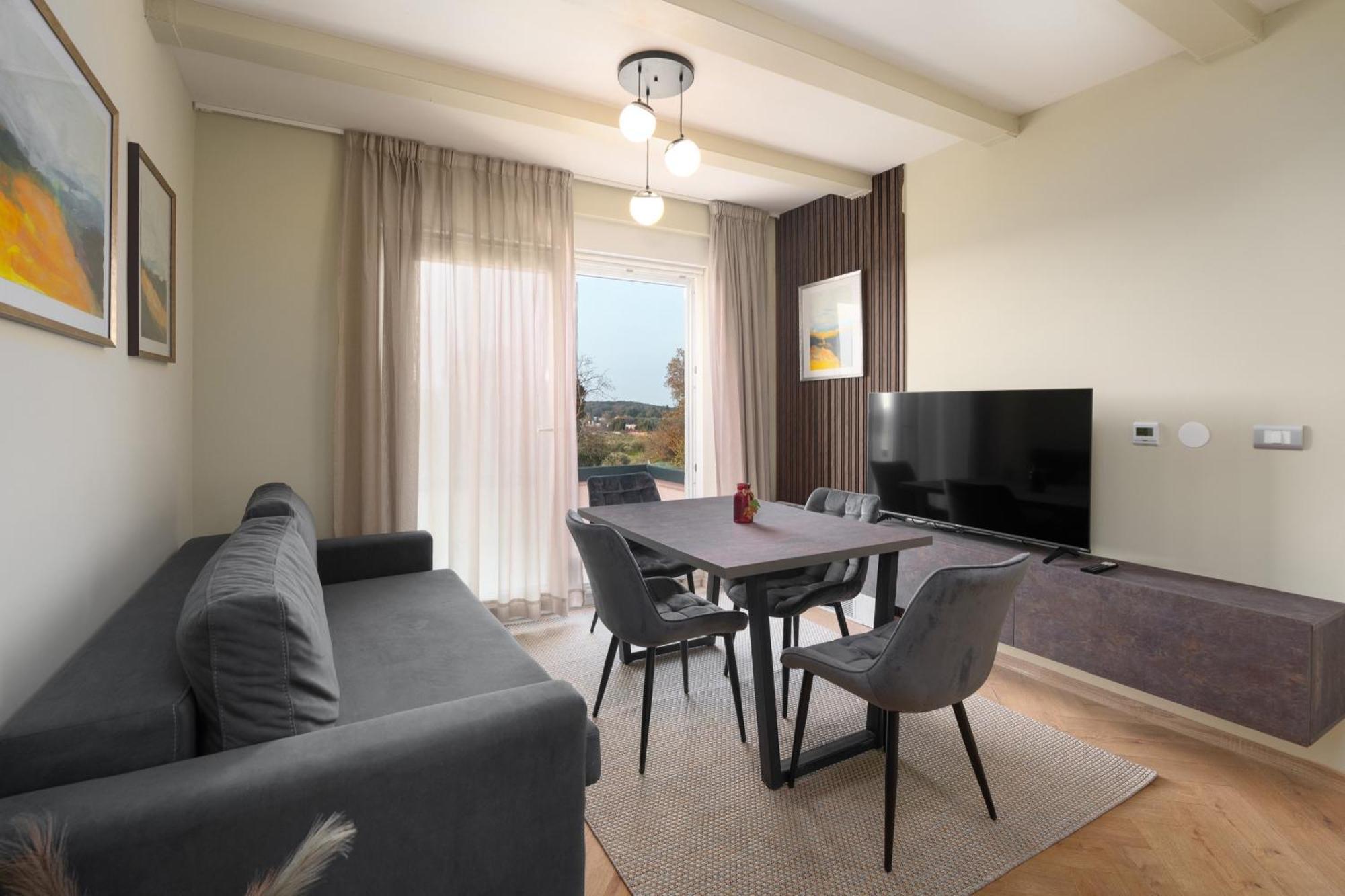 Larum Apartmens 弗尔萨尔 外观 照片